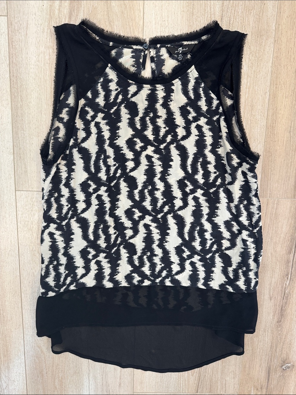 7 for All Mankind 100% Silk Sleeveless Black and White Patterned relaxedTank
